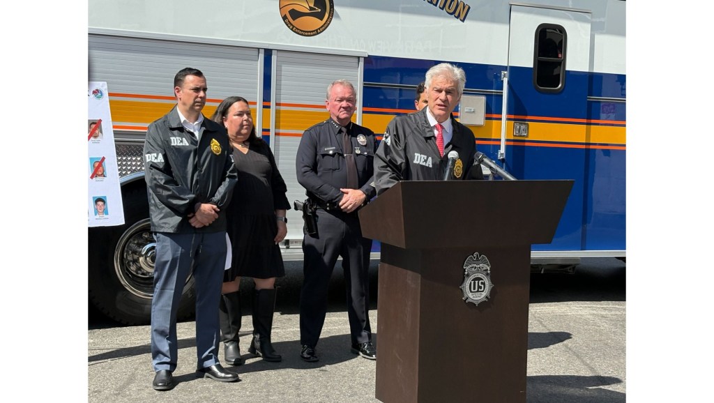 Feds, LA police target MacArthur Park drug dealers in major bust, arresting 18 suspects and seizing fentanyl, other narcotics – San Bernardino Sun