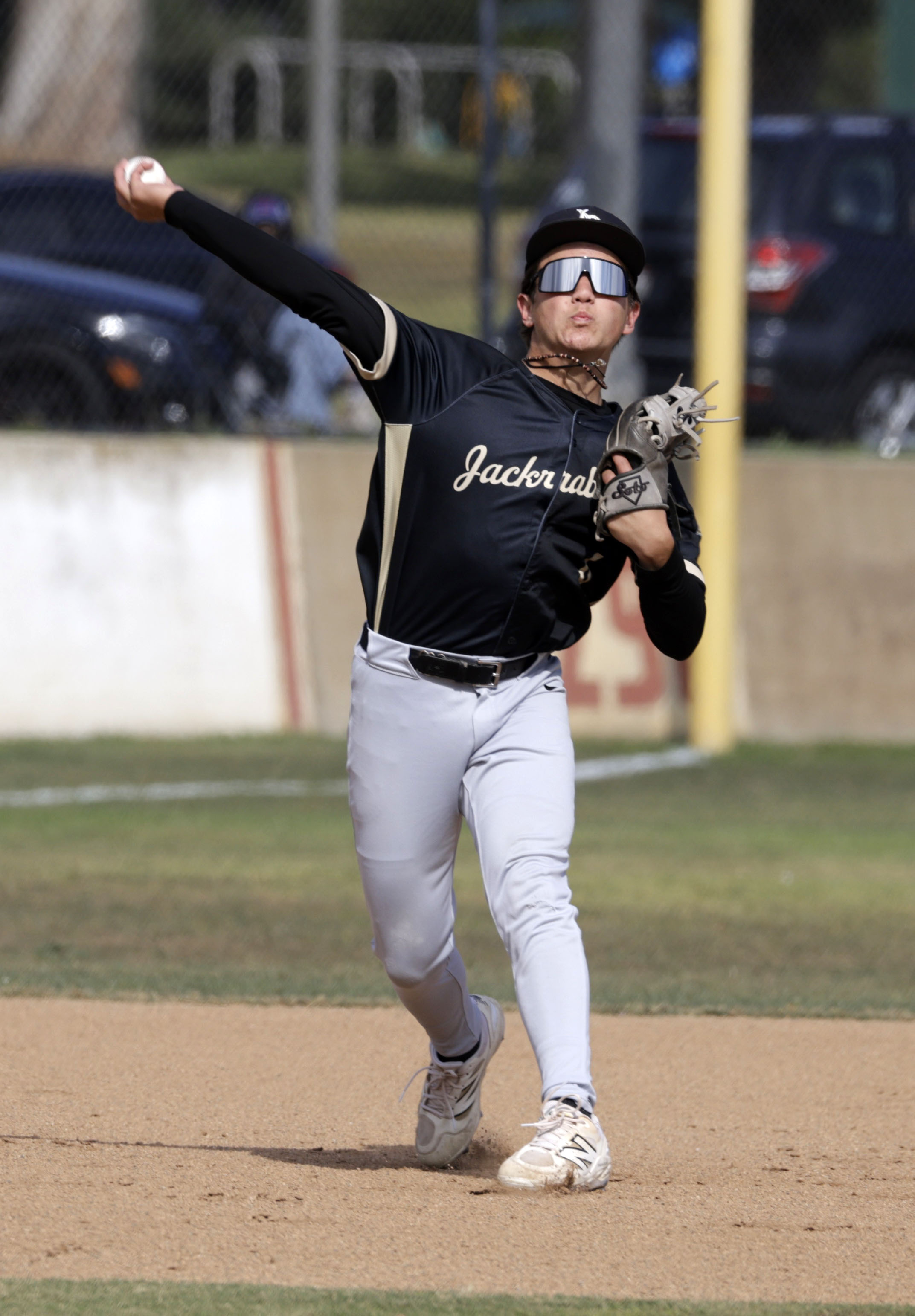 Long Beach Poly’s Az Zuger (4) throws for the out...