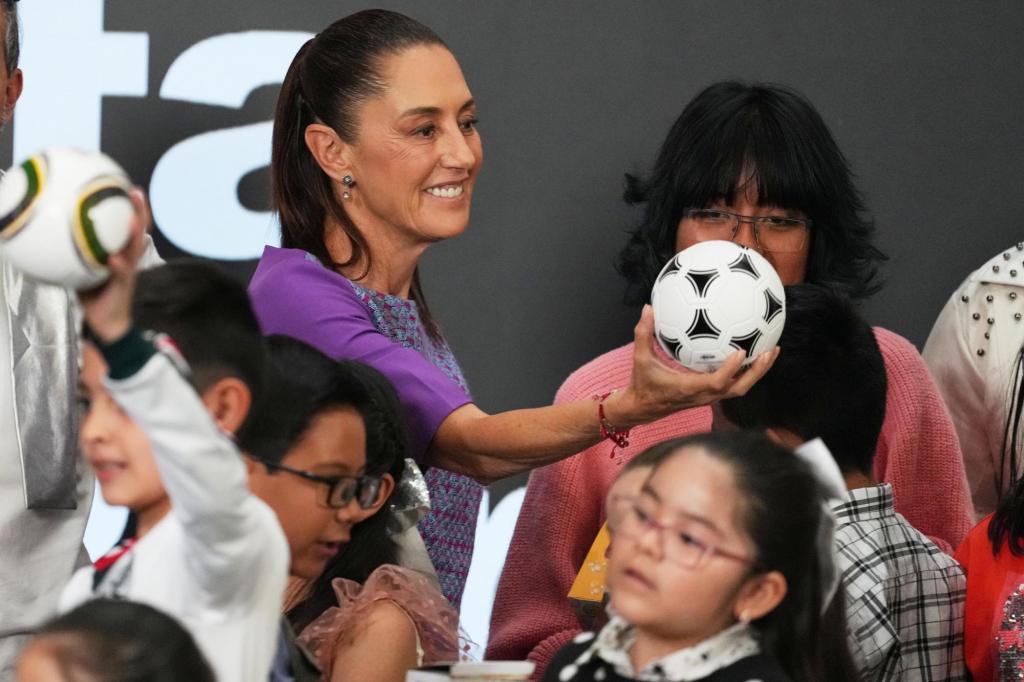 Mexico's president sees 'no issue' hosting Iran's World Cup team
