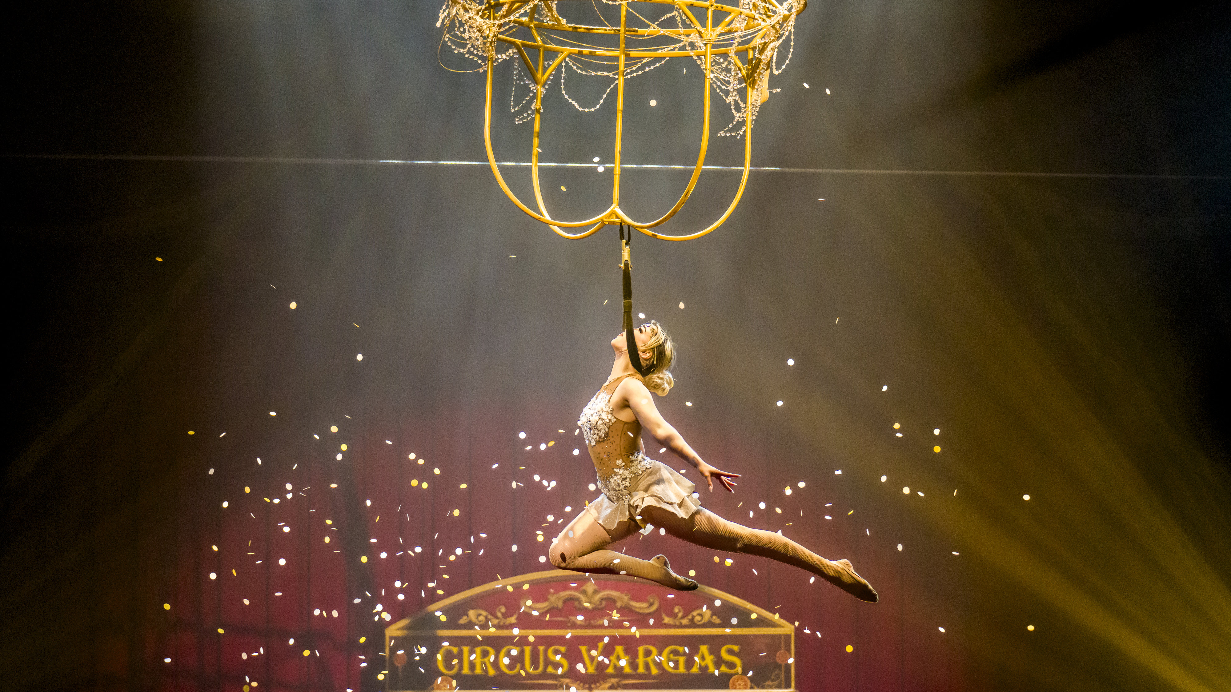 Aerial acrobat Graciella Arata Quiroga performs during Circus Vargasâ 2026...