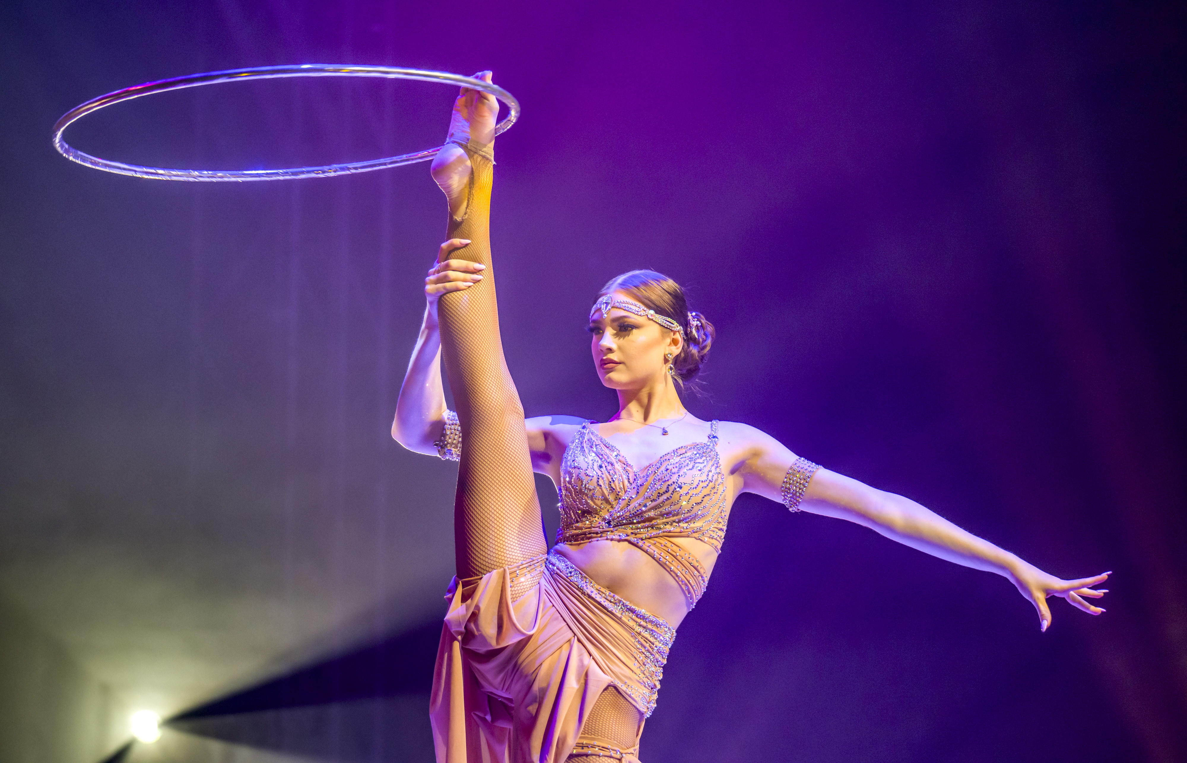 Vanessa Faltyny performs with the hoops during Circus Vargasâ 2026...