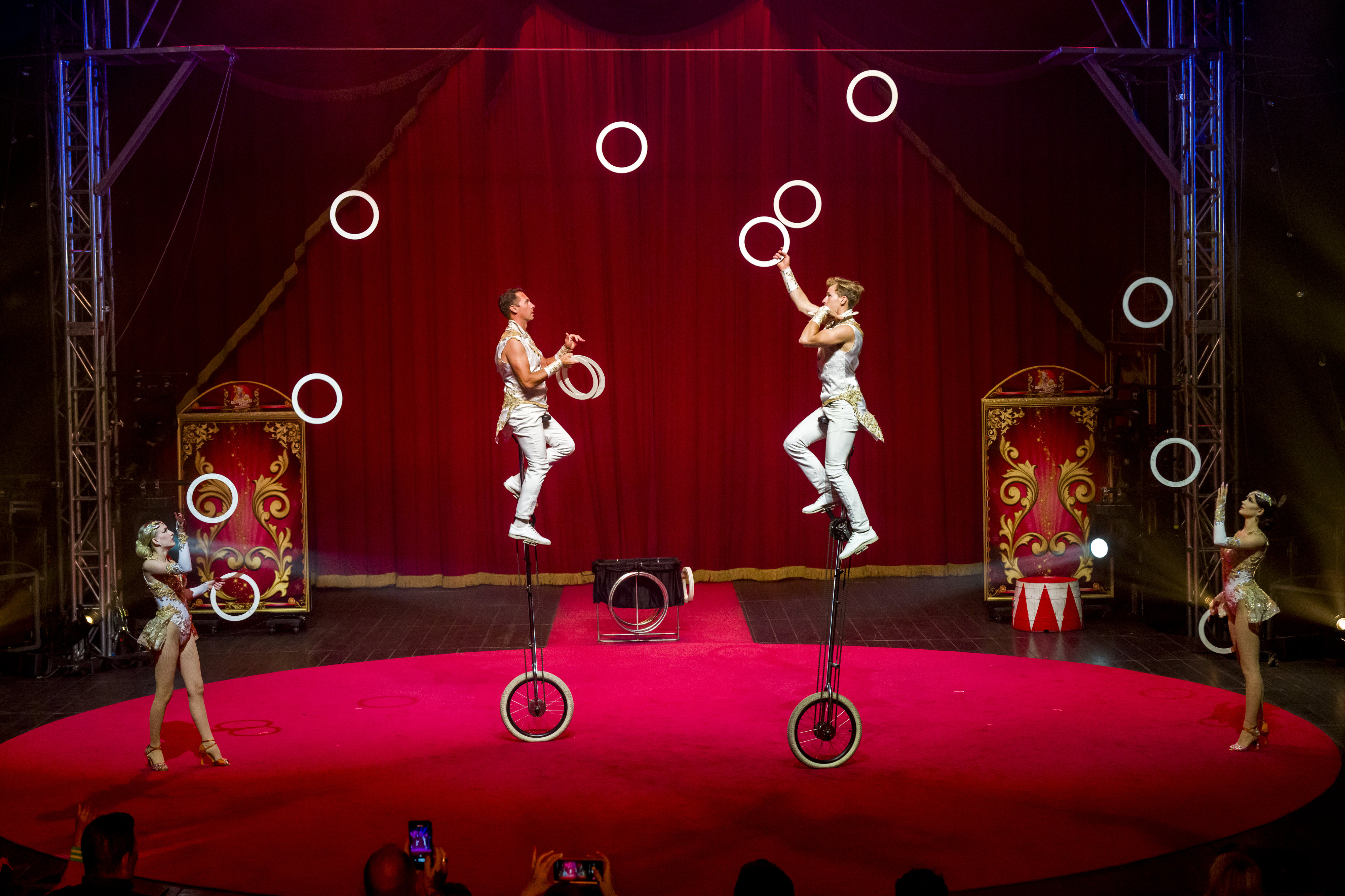 The Faltyny Family juggles with rings during Circus Vargasâ 2026...