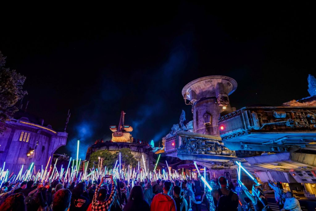 Disneyland offers $250 build-your-own lightsaber experience for free — with one big catch – Orange County Register