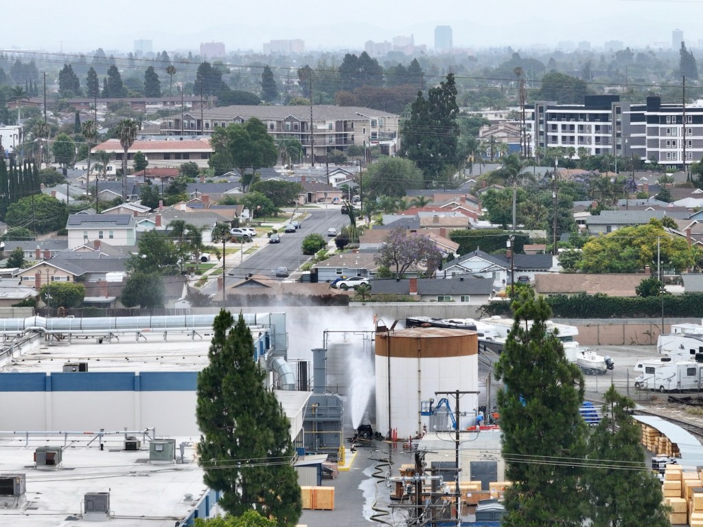 Thousands evacuated in Southern California amid chemical leak