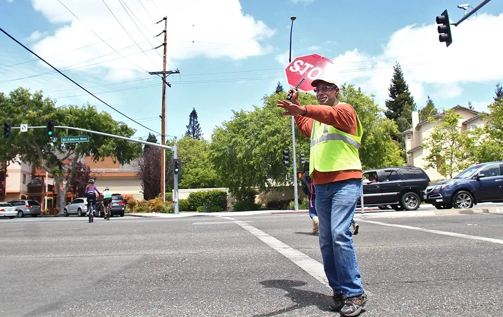 Palo Alto poised to restore crossing guard funding after public uproar 