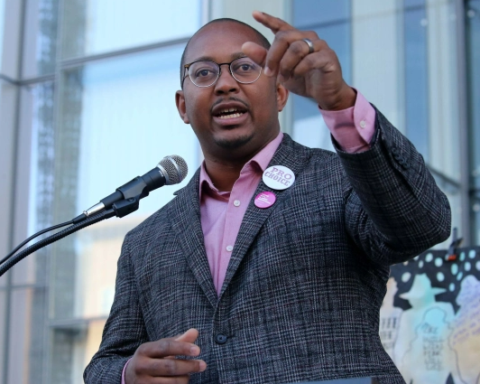 Gateway Cities Elect Long Beach Mayor Rex Richardson To Metro Board