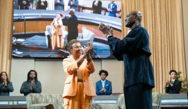 Barbara Lee gives actor and Oakland resident Delroy Lindo a key to the city – The Mercury News