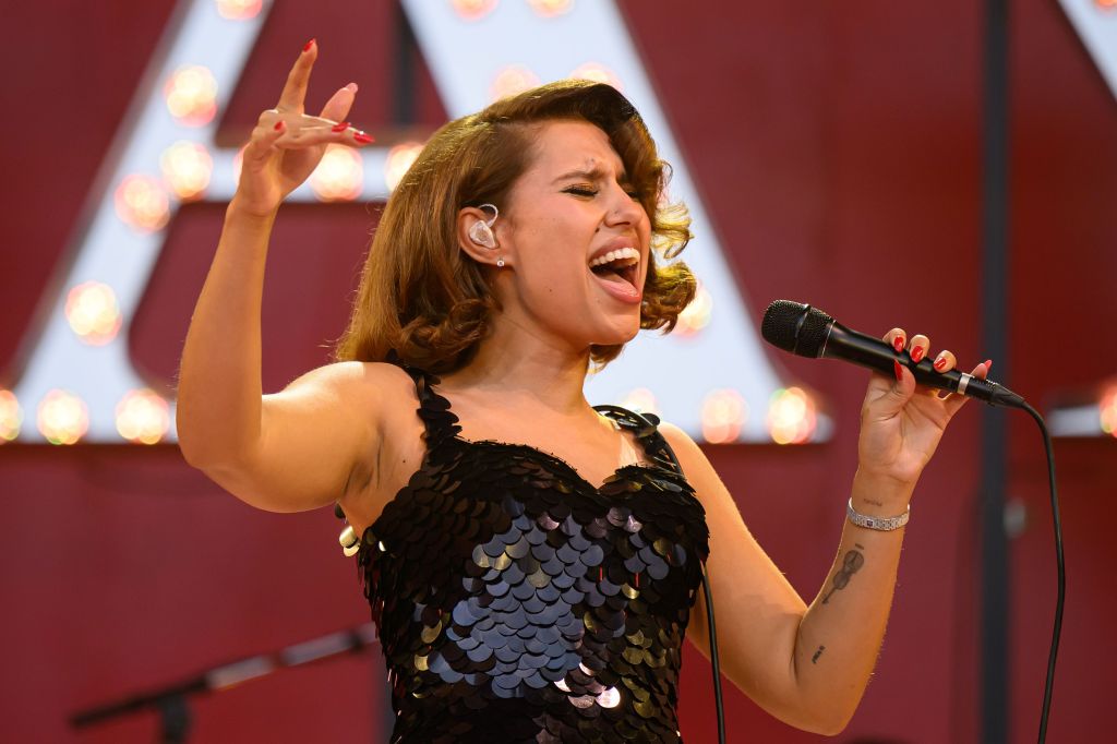 Raye delights fans with concert tour stop in San Francisco