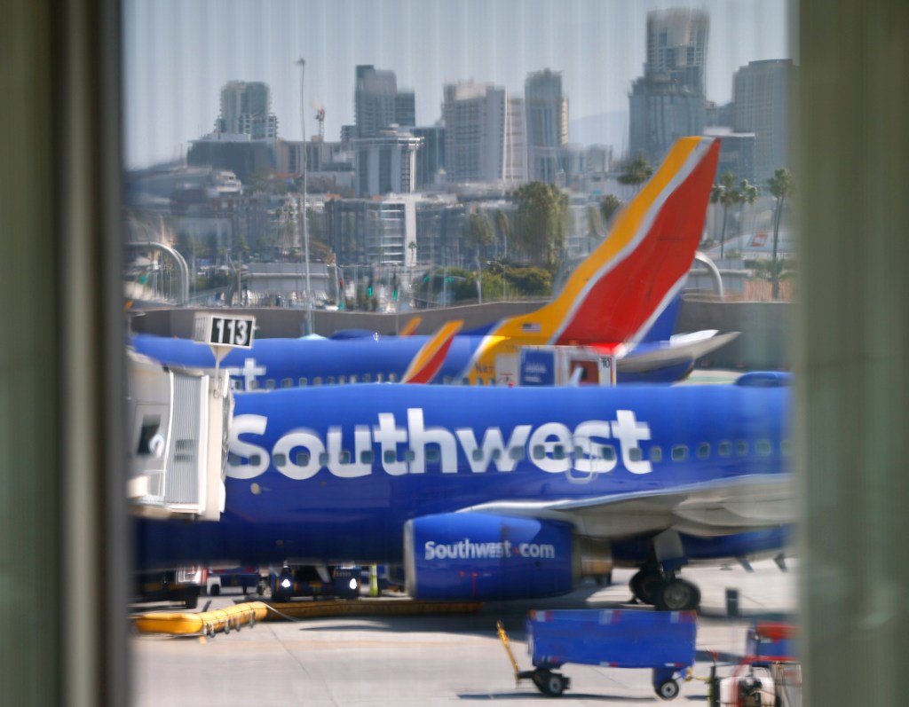 Want to work at the San Diego airport? Dozens of jobs available – San Diego Union-Tribune