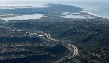 Southbound I-5 closed near Pacific Beach due to overturned big rig – San Diego Union-Tribune