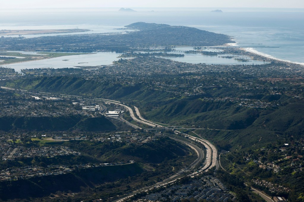Southbound I-5 closed near Pacific Beach due to overturned big rig – San Diego Union-Tribune