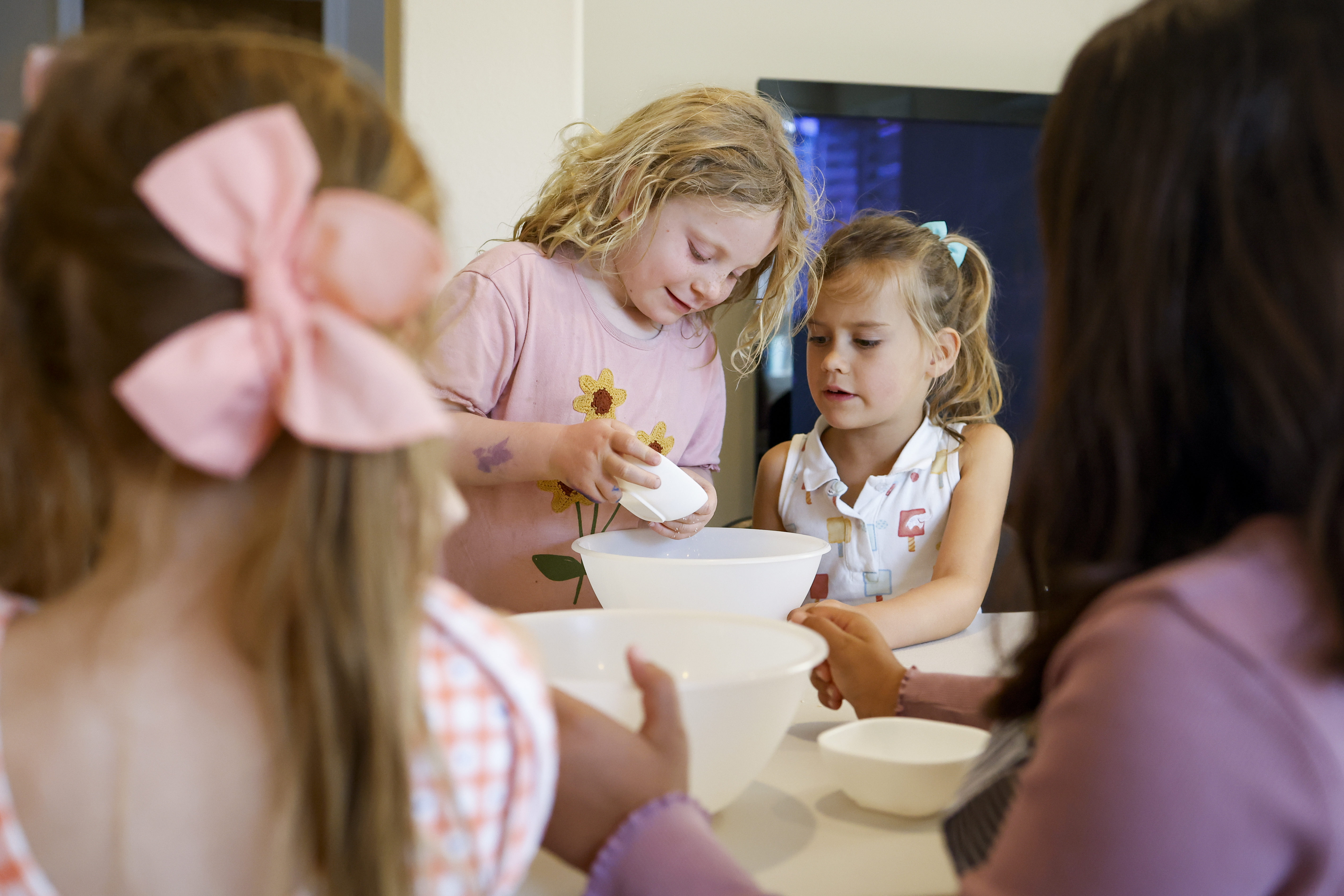 Zoe Ringer, 6, of San Diego, and Taylor Ward, 6,...