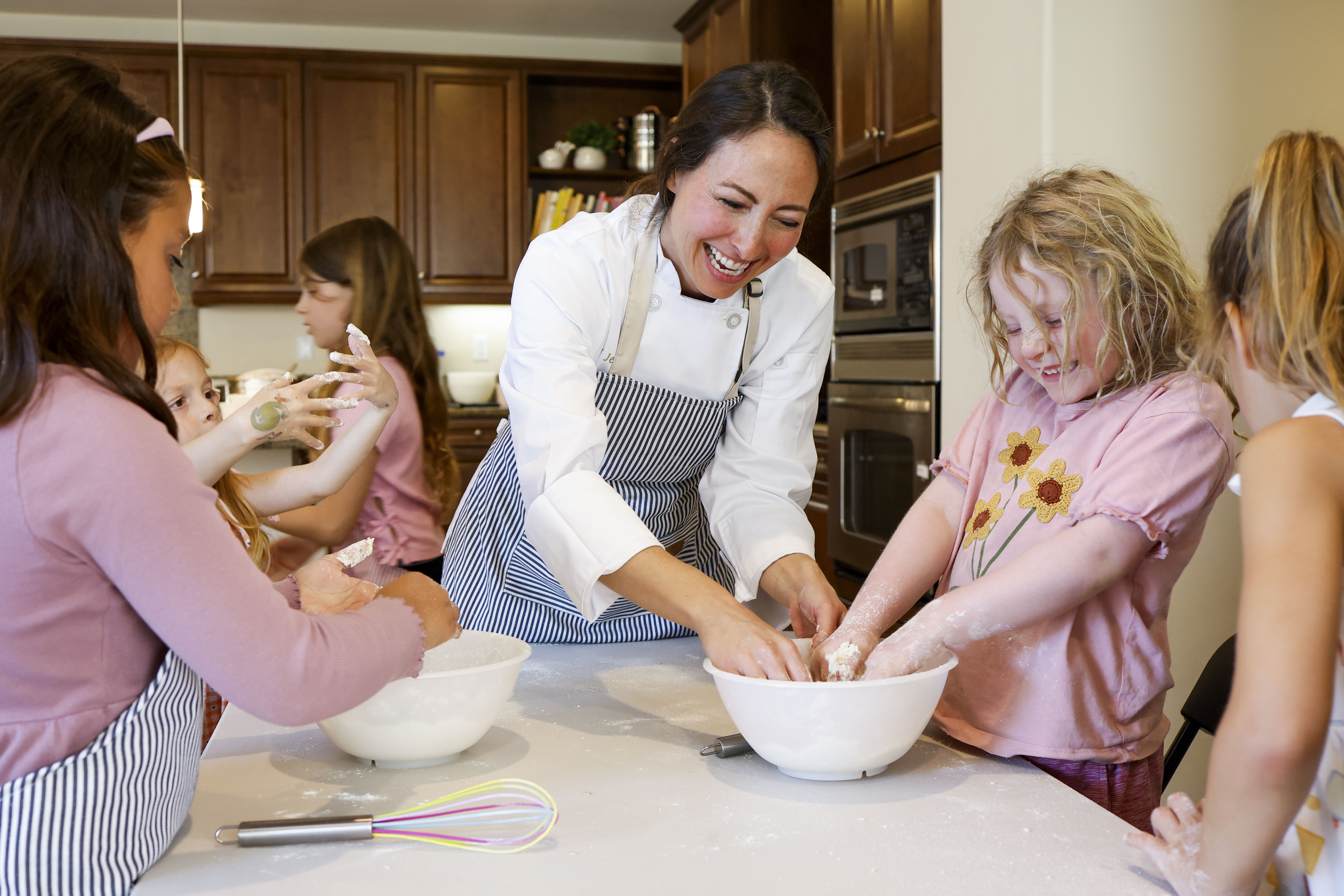Baldwin laughs as she and Zoe Ringer, 6, get hands-on...