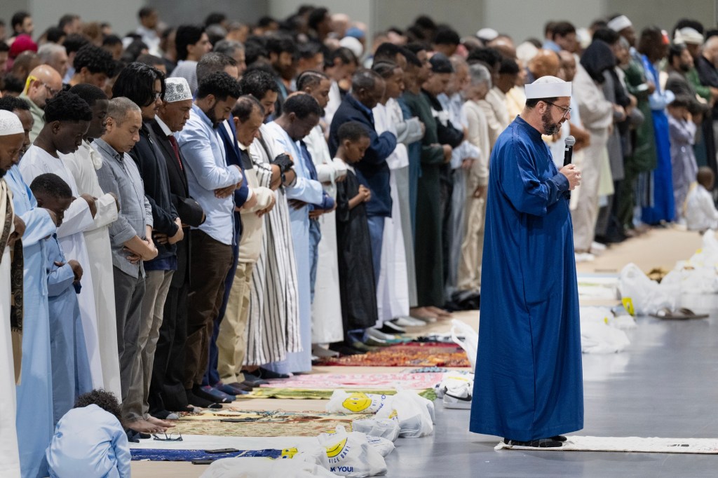 San Diego’s Muslim community looks to healing in wake of mosque attack. ‘We must find a greater love.’ – San Diego Union-Tribune