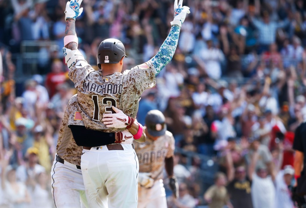 Padres come back, walk off with win over Cardinals to split series