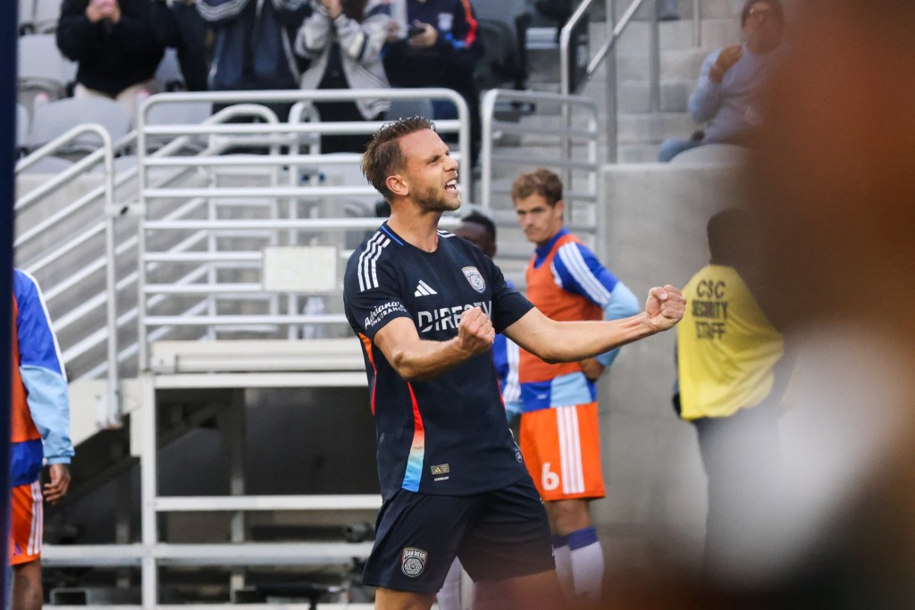 Wild final seconds leave San Diego FC, FC Cincinnati tied