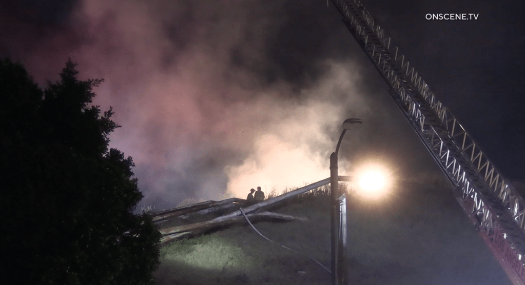 Fire beneath 110 in San Pedro has shut down the freeway – Daily Bulletin
