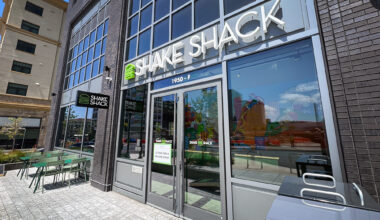 Shake Shack sizzles into downtown Berkeley; plus new bars now pouring in Oakland and Albany