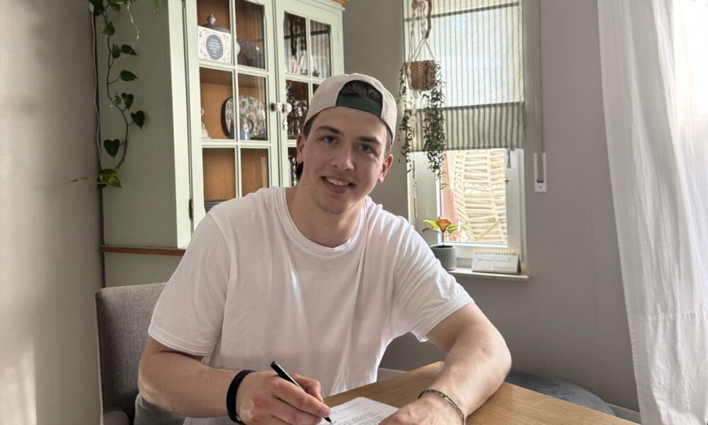 Sharks Sign Defenseman Phillip Sinn
