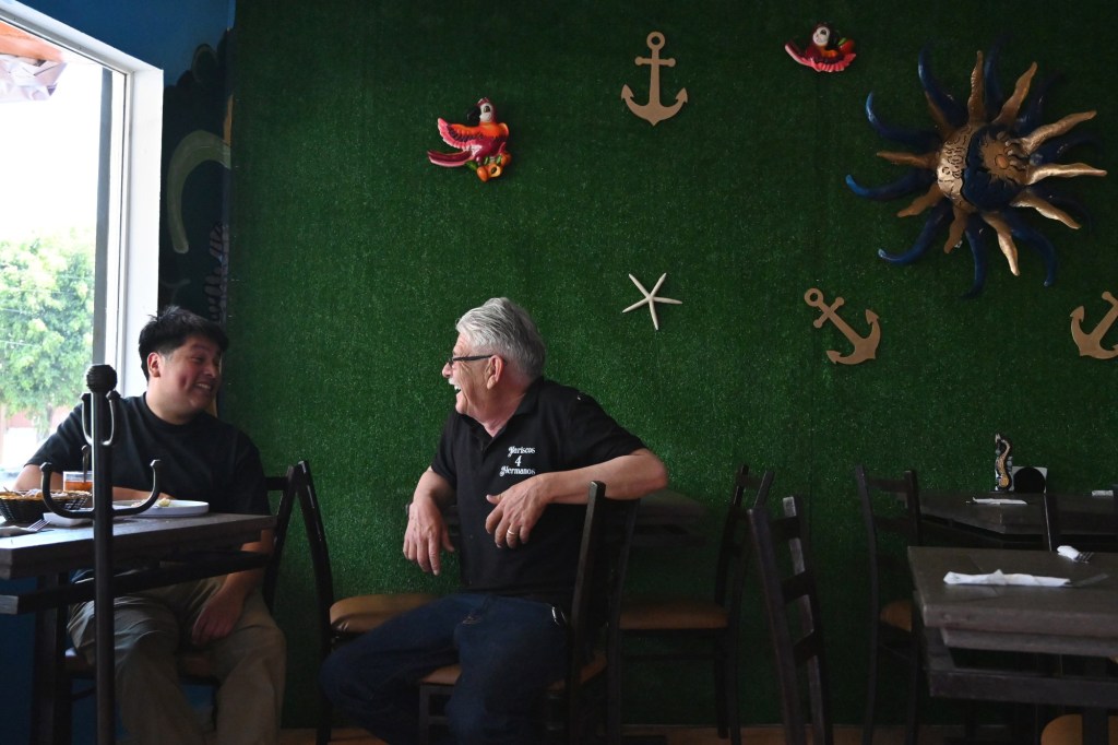 Deported paletero finds new beginning with seafood restaurant in Tijuana – San Diego Union-Tribune