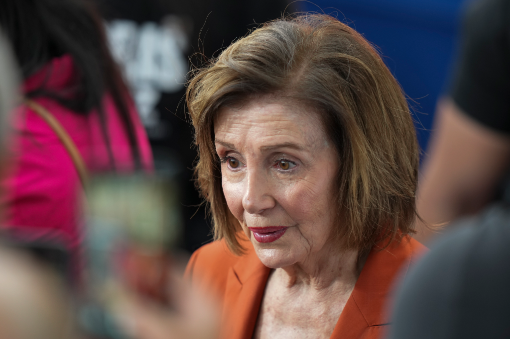 Pelosi bypasses favorite to replace her, endorses San Francisco supervisor