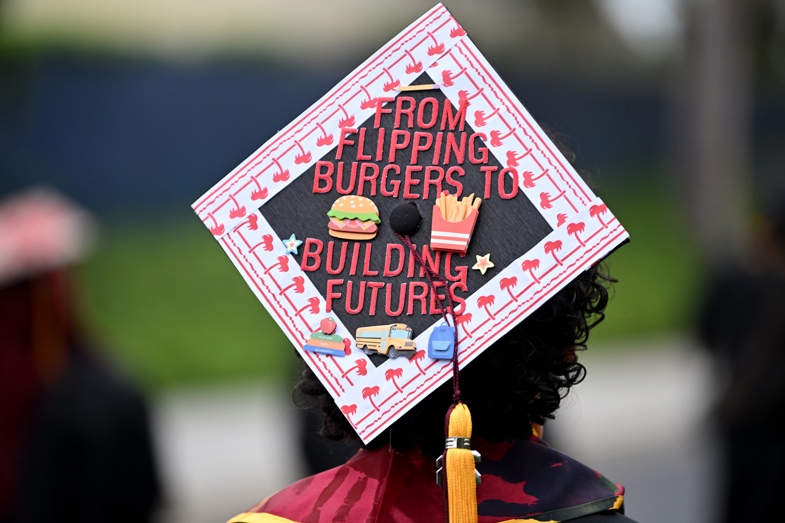 Joshua Muñoz, a fry cook for In nâ Out Burgers...