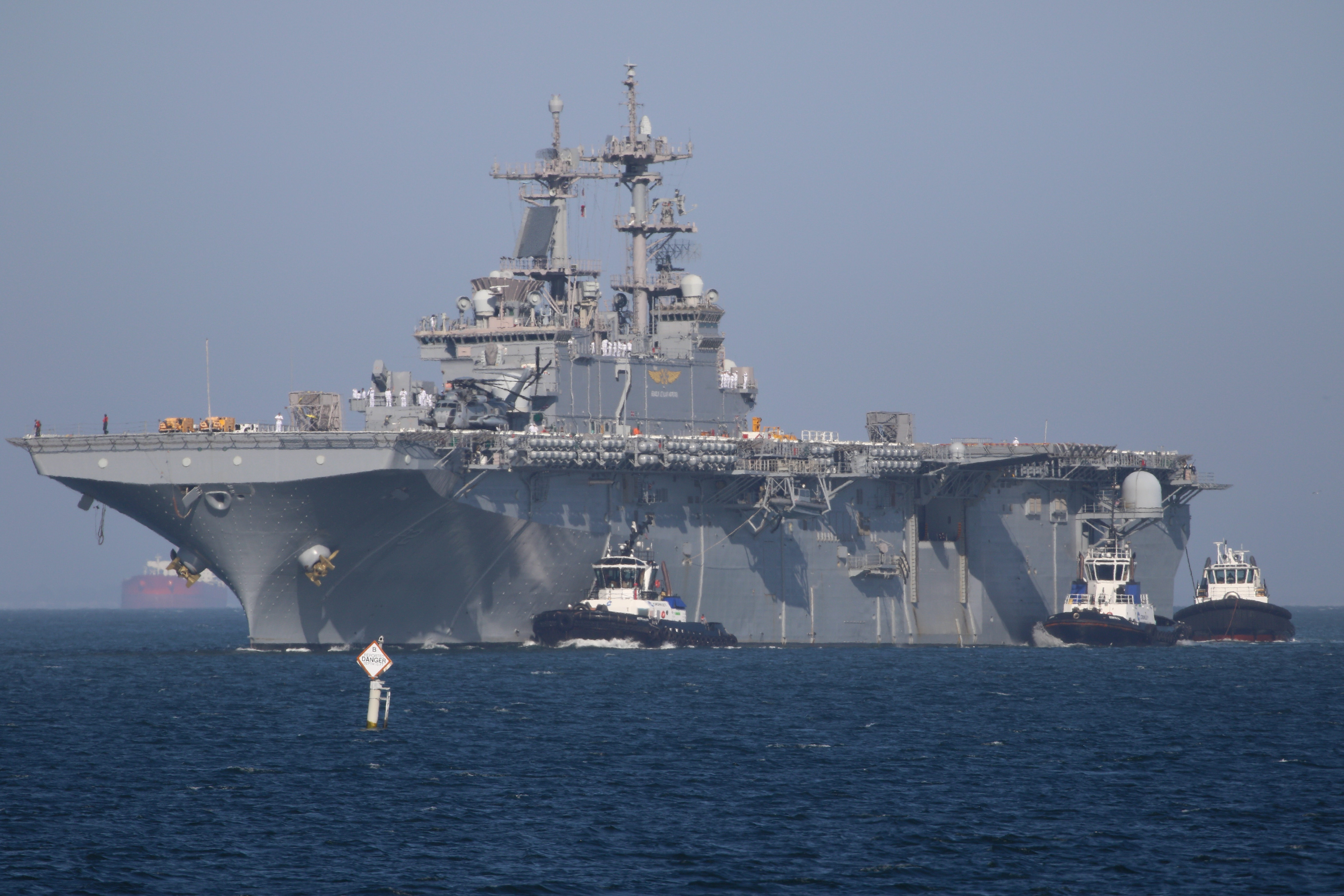 The USS Essex arrives for Fleet Week in San Pedroâs...