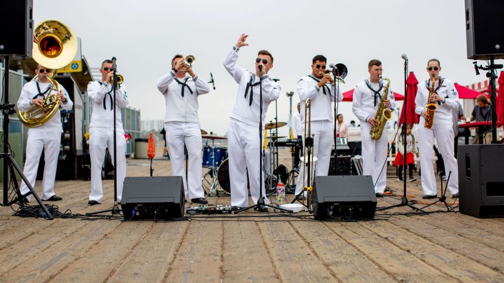 Navy Band Southwest fans out for free concerts during L.A. Fleet Week – San Gabriel Valley Tribune