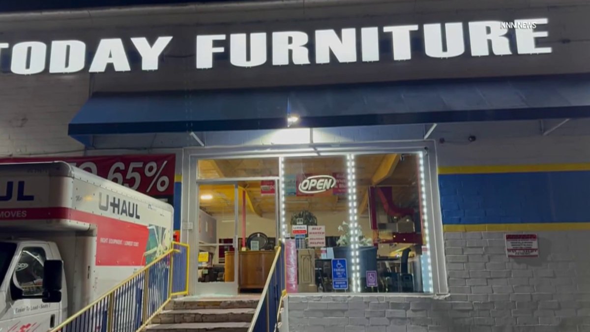 Thieves break into Canoga Park furniture store – NBC Los Angeles