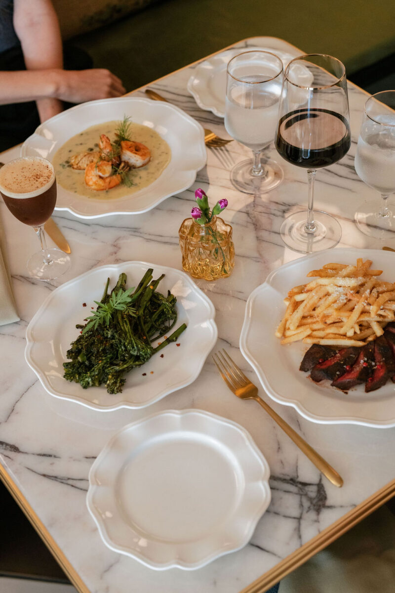 Très LA Bistro & Café