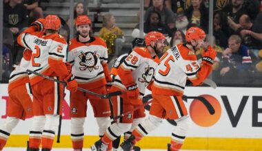 Ducks beat Vegas Golden Knights, send series back to Anaheim at 1-1