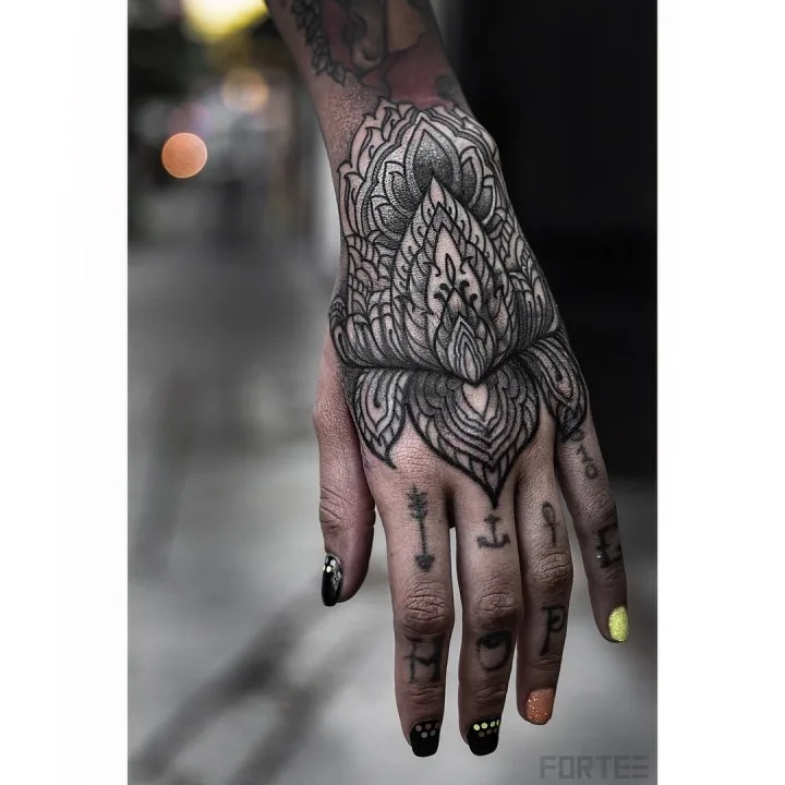 A Dillion Forte tattoo design on the hand of American R&B singer, Kehlani. (Courtesy of Dillon Forte)
