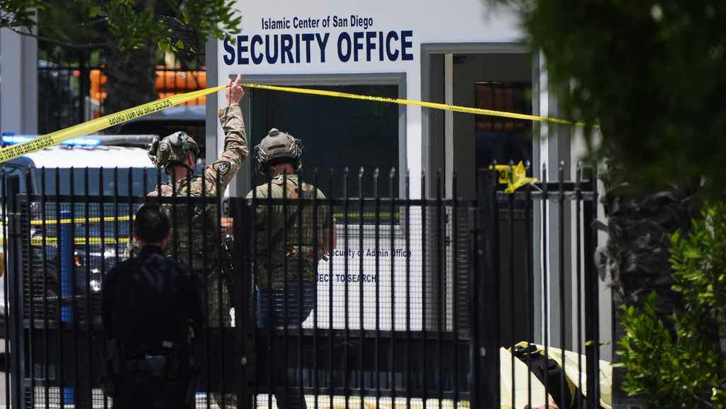 3 killed in San Diego mosque shooting, teen suspects dead