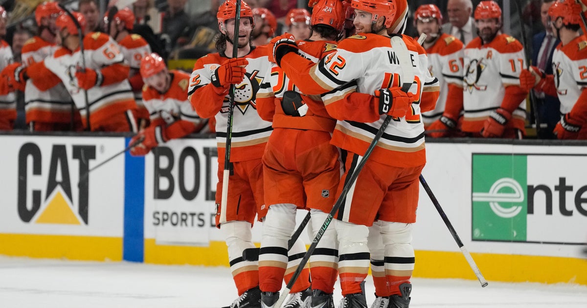 Ducks beat Golden Knights 3-1 and send series back to Anaheim at 1-1