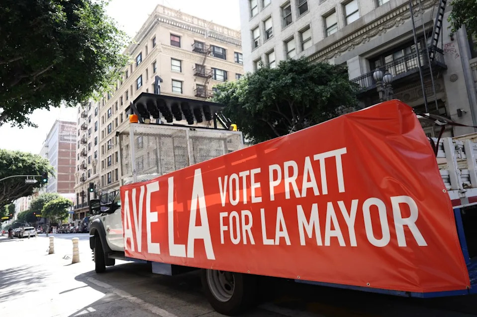Roughly 300 people packed the ballroom of the historic Alexandria Hotel in downtown Los Angeles for Spencer Pratt’s meet-and-greet and get-out-the-vote event Saturday. Jonathan Alcorn for CA Post