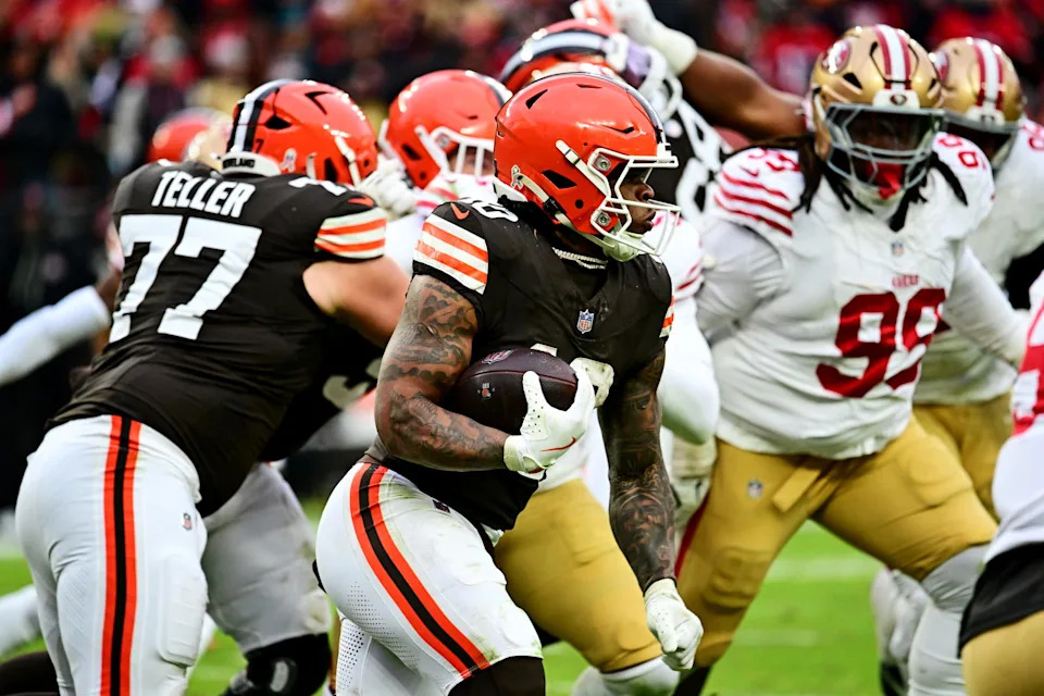 Cleveland Browns running back Quinshon Judkins (10) rushes during the second half against the San Francisco 49ers at Huntington Bank Field. Ken Blaze-Imagn Images