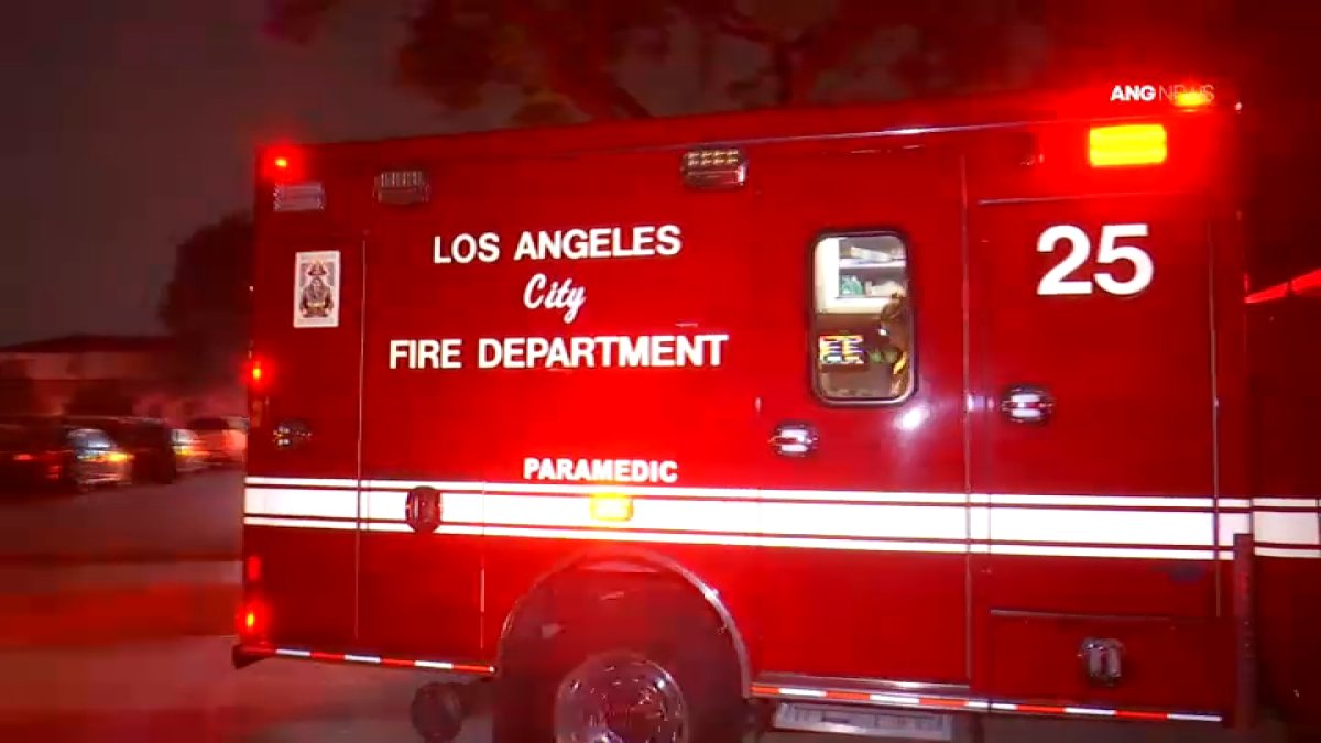 LAPD officers shoot man allegedly armed with knife in Boyle Heights – NBC Los Angeles