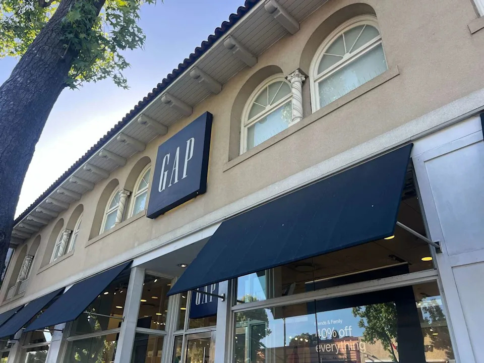 The Gap store on Lakeshore Avenue in Oakland, Calif., is seen on May 10, 2026. (Amanda Bartlett/SFGATE)