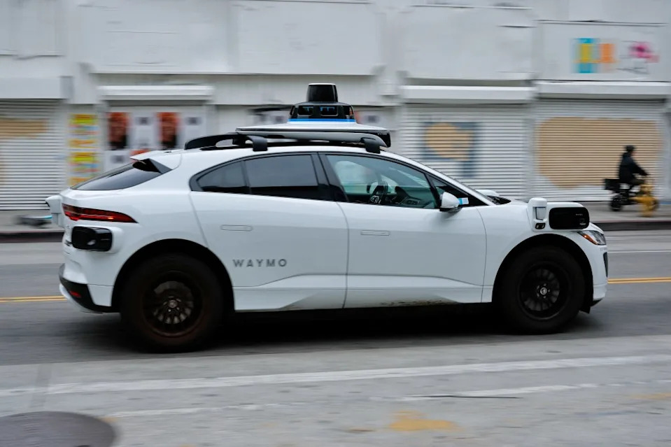 Offenkrantz called 911 after waiting for 50 minutes behind the Waymos, she said. She said the operator had already received calls about the car, but she wondered what the officers would do. REUTERS