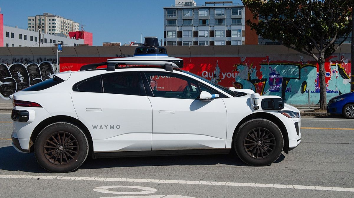 Robotaxi Incident in San Jose Leaves Passenger Without Luggage