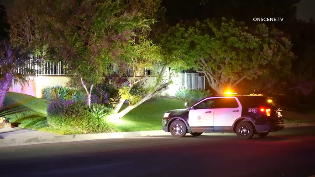 Thief breaks into Chatsworth home while resident is inside – NBC Los Angeles