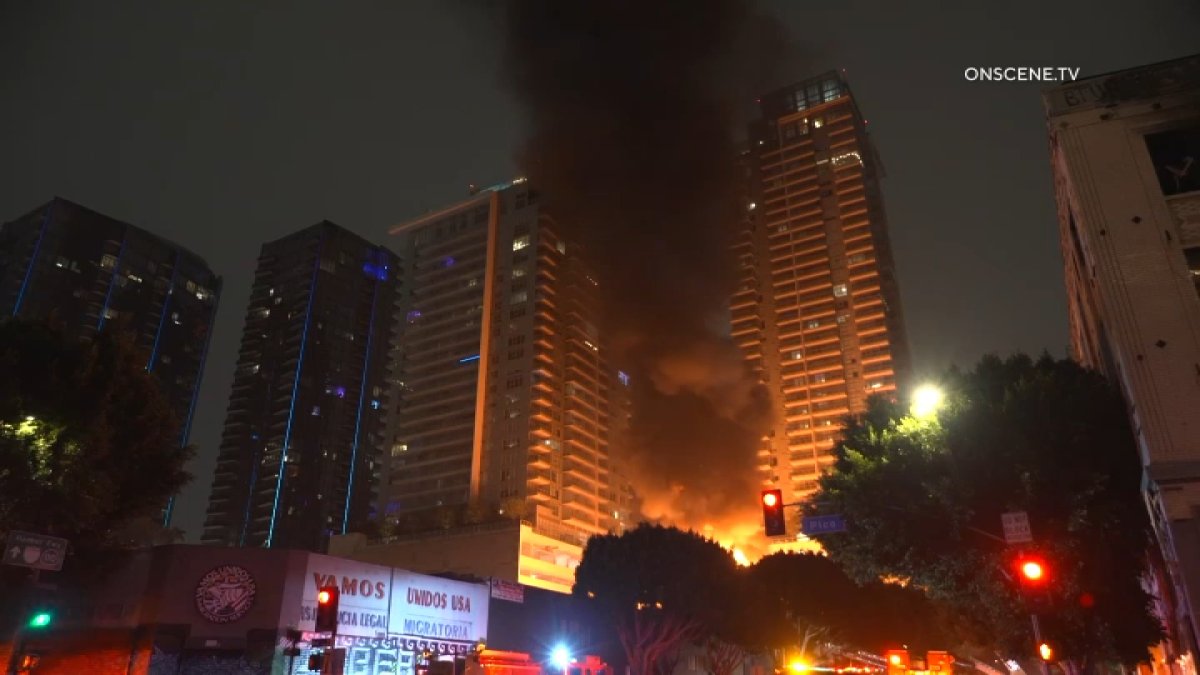 Firefighter injured while battling downtown LA fire – NBC Los Angeles