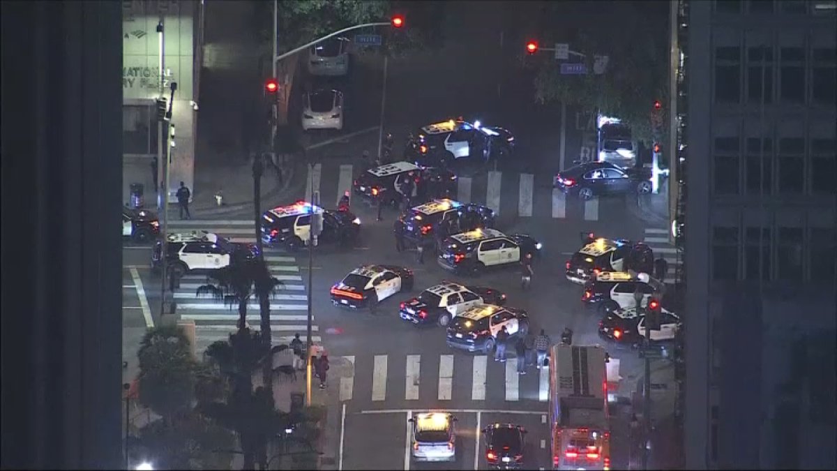 Police chase of armed suspect ends in downtown Los Angeles – NBC Los Angeles