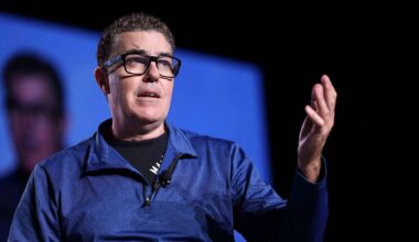 Adam Carolla on the California Exodus, Gavin Newsom, and Mainstream Media