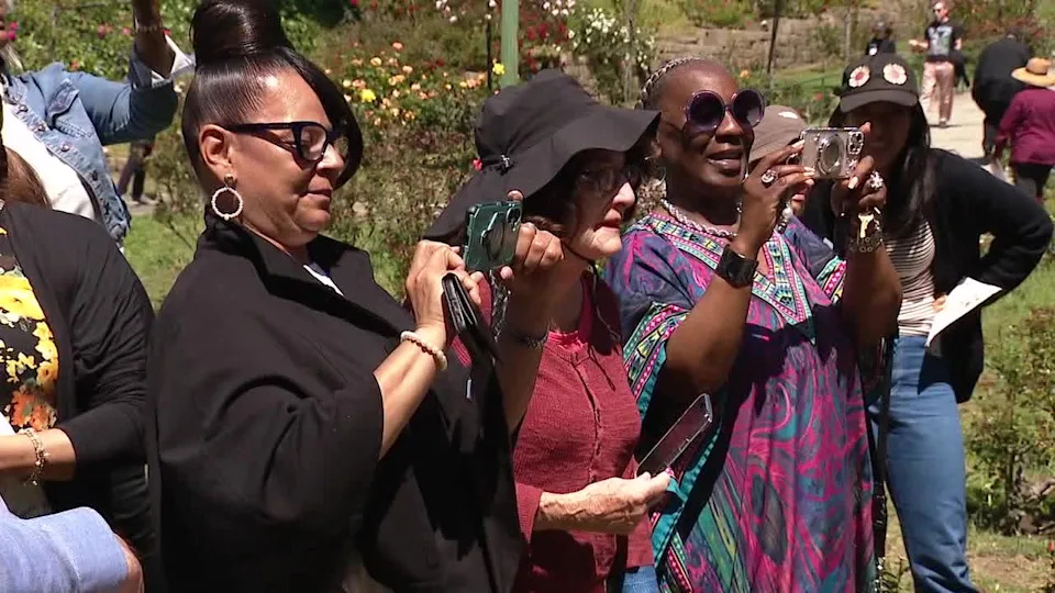 <div>Well-wishers take pictures of Cassandra Lopez, honored as "Mother of the Year." May 9, 2026</div>