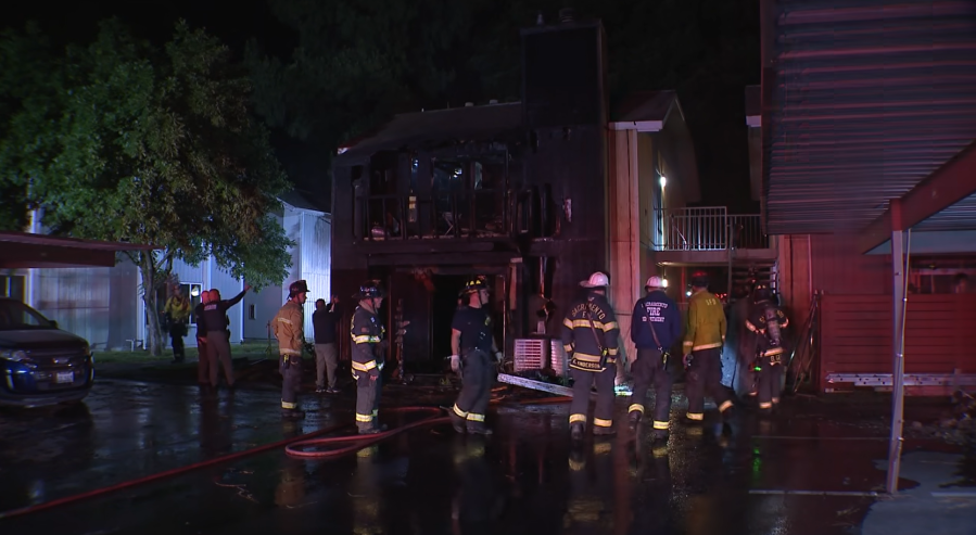 Fire engulfs two units at Sacramento apartment complex, residents safe