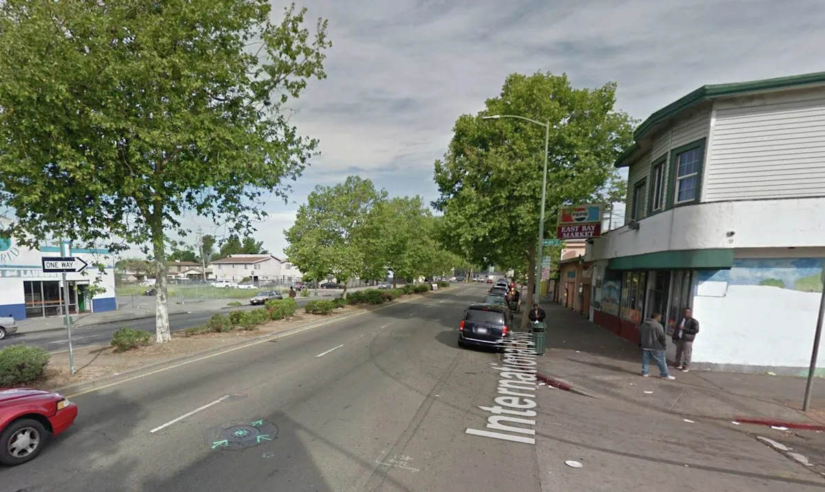 3 killed, several more injured after driver crashes into crowd in Oakland
