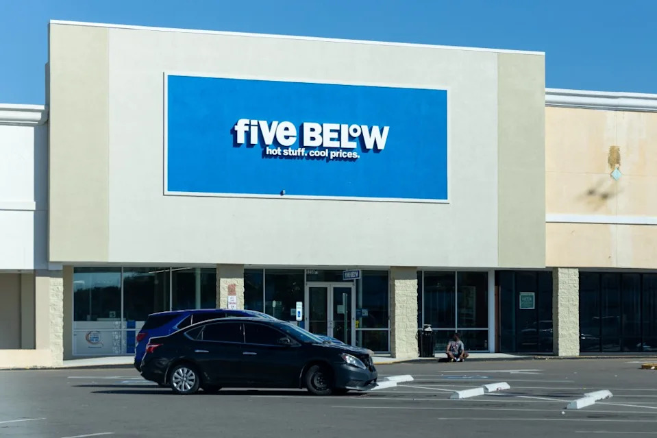Grace Edwards was walking through the Long Beach strip mall parking lot when police say Desean Edwards struck her. Red Lemon – stock.adobe.com