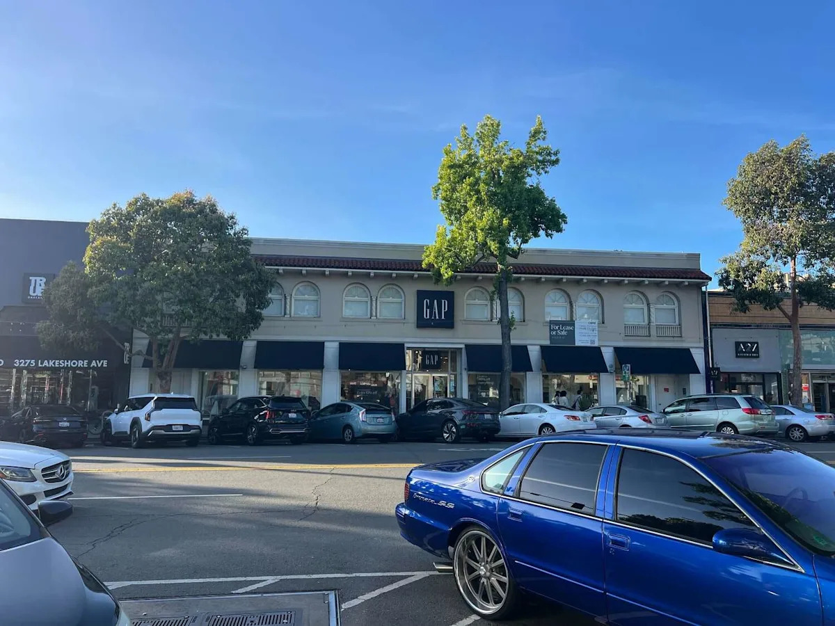 Gap to close its only store in Oakland