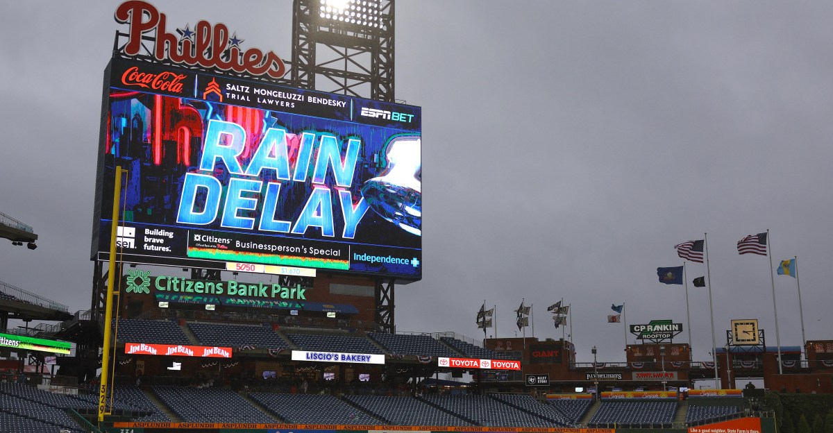 Giants vs. Phillies Game 2 enters rain delay